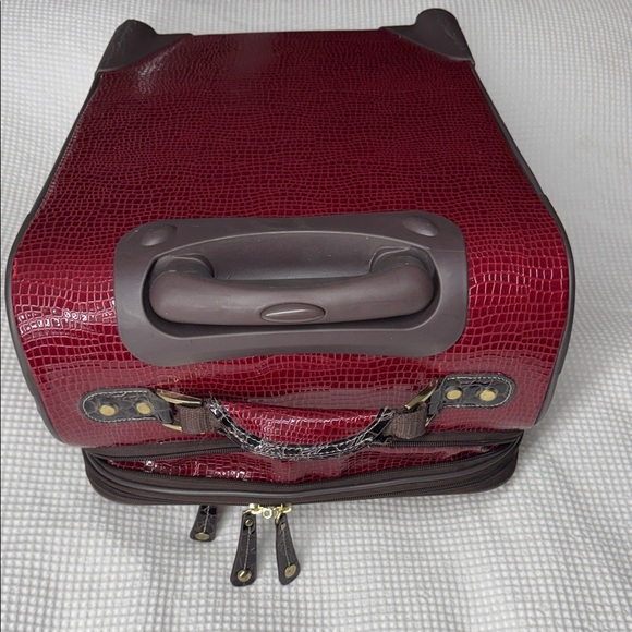 Samantha Brown Red Crocodile Embossed Spinner Travel Carry-On Bag  - 9 x 14 x 22 - Picture 2 of 10